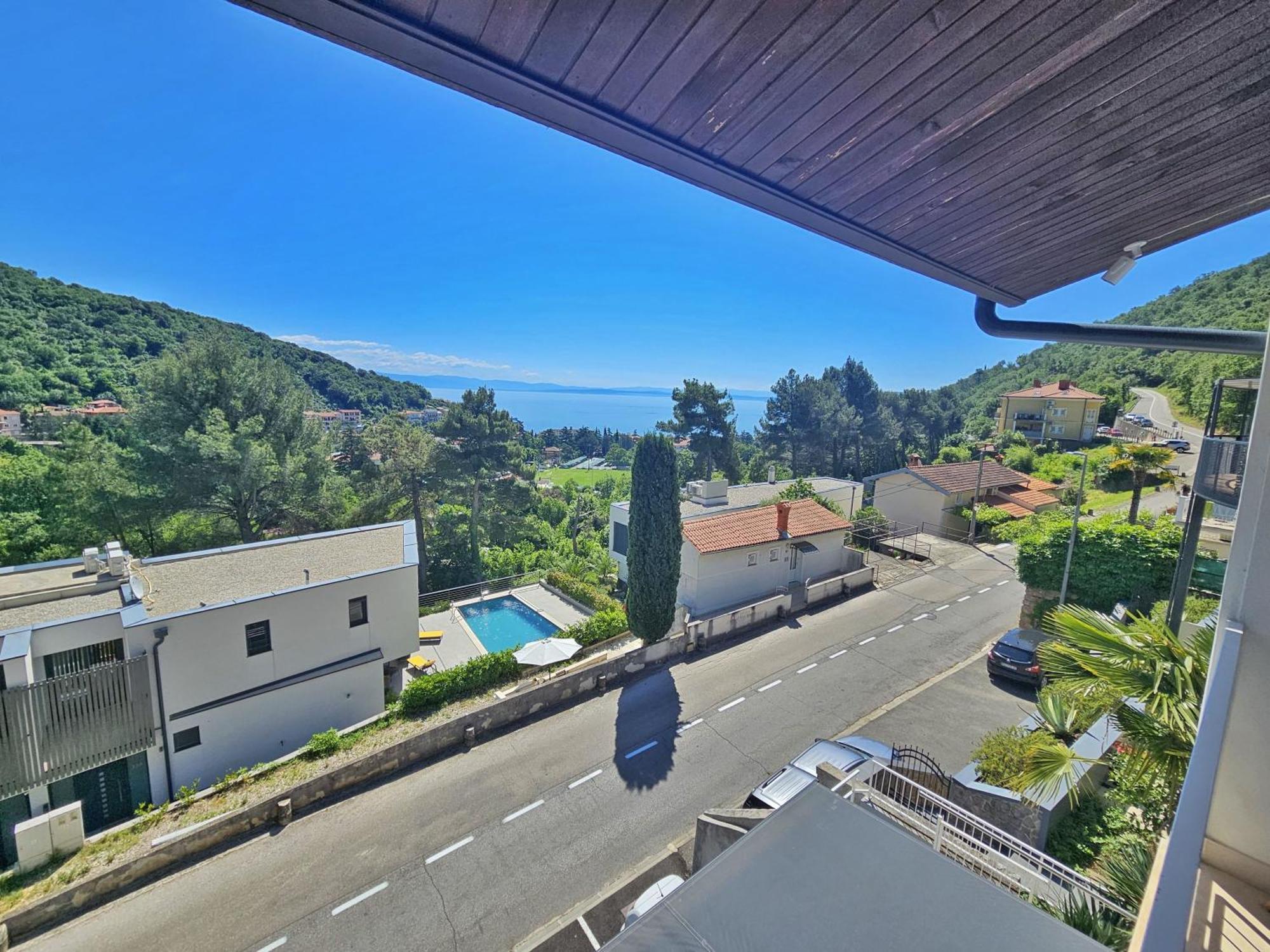 Penthouse Draga Sky In With Free Parking, One Balcony And One Terrace Appartement