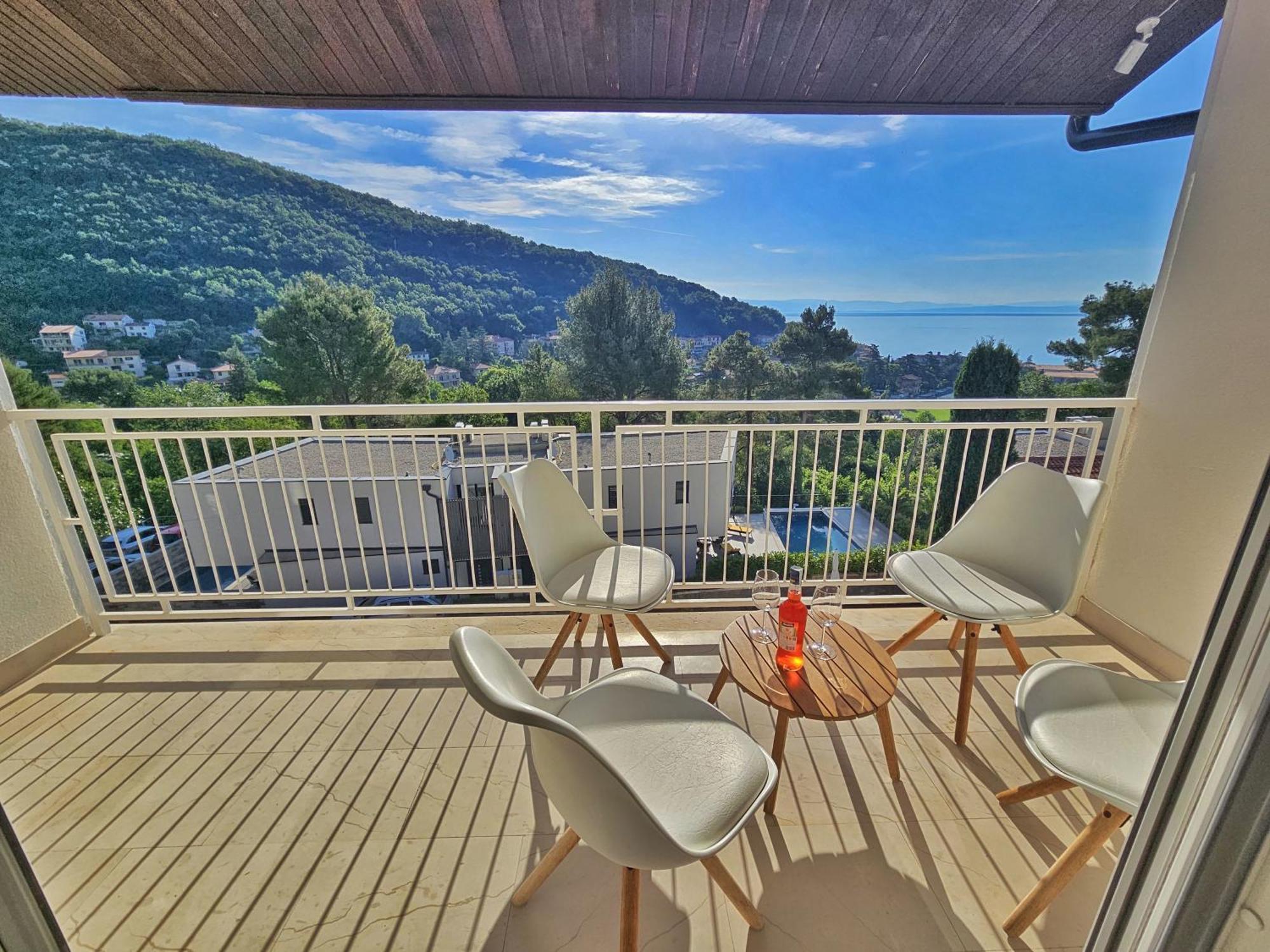 Penthouse Draga Sky In With Free Parking, One Balcony And One Terrace Mošćenička Draga